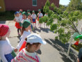 /album/stavanie-maja-v-skolke-6-trieda/img-20250430-102857-jpg/